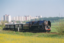 475.111 vezouc� zvl�tn� vlak z Horn� B��zy 1.5.1999